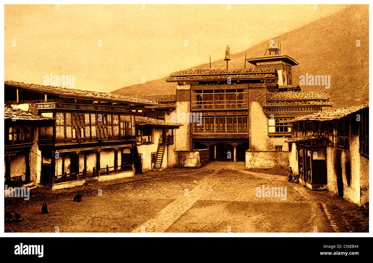 First published 1914 Angdu Pho Dong Castle Bhutan stronghold Stock Photo