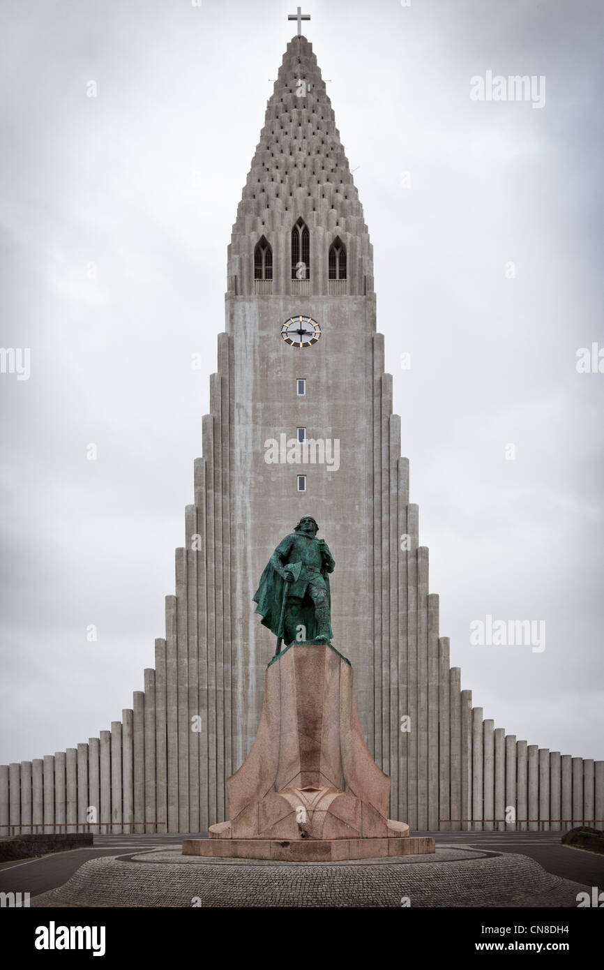 Reykjavik, Iceland. Hallgrímskirkja church, with Leif Eriksson Memorial in front. Stock Photo