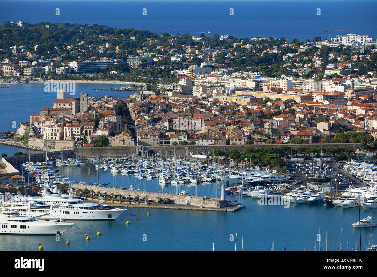 France, Alpes Maritimes, Antibes, Port Vauban in the foreground, the old town and Cap d'Antibes in the background (aerial view) Stock Photo