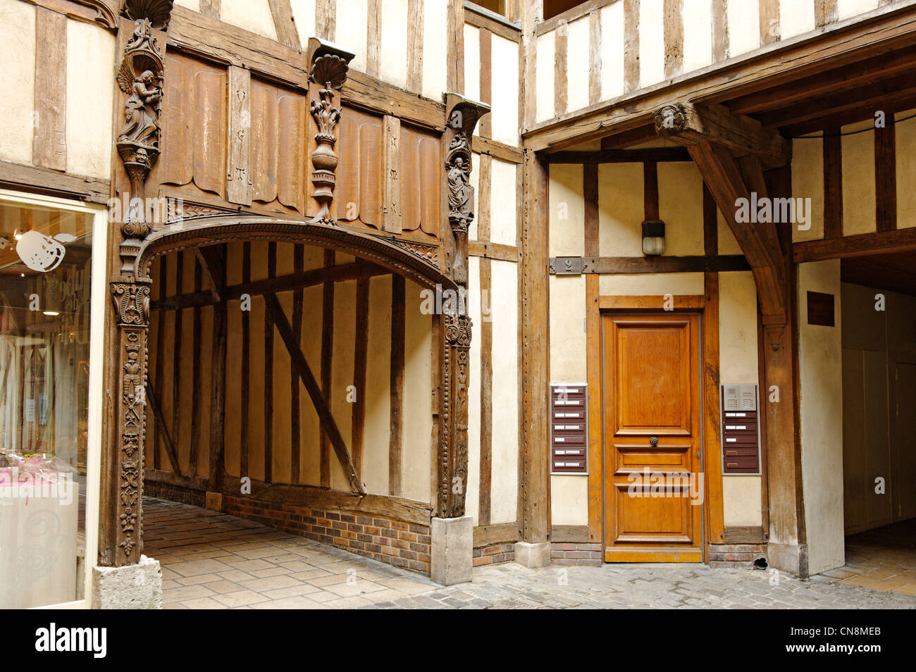 France Aube Troyes Cour Du Mortier D Or Passage Leading To The Stock Photo Alamy France Aube Troyes Cour Du Mortier D Or Passage Leading To The Stock Photo Alamy
