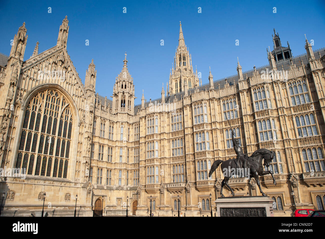 Equestrian statue of King Richard I at the Palace of Westminster, London Stock Photo