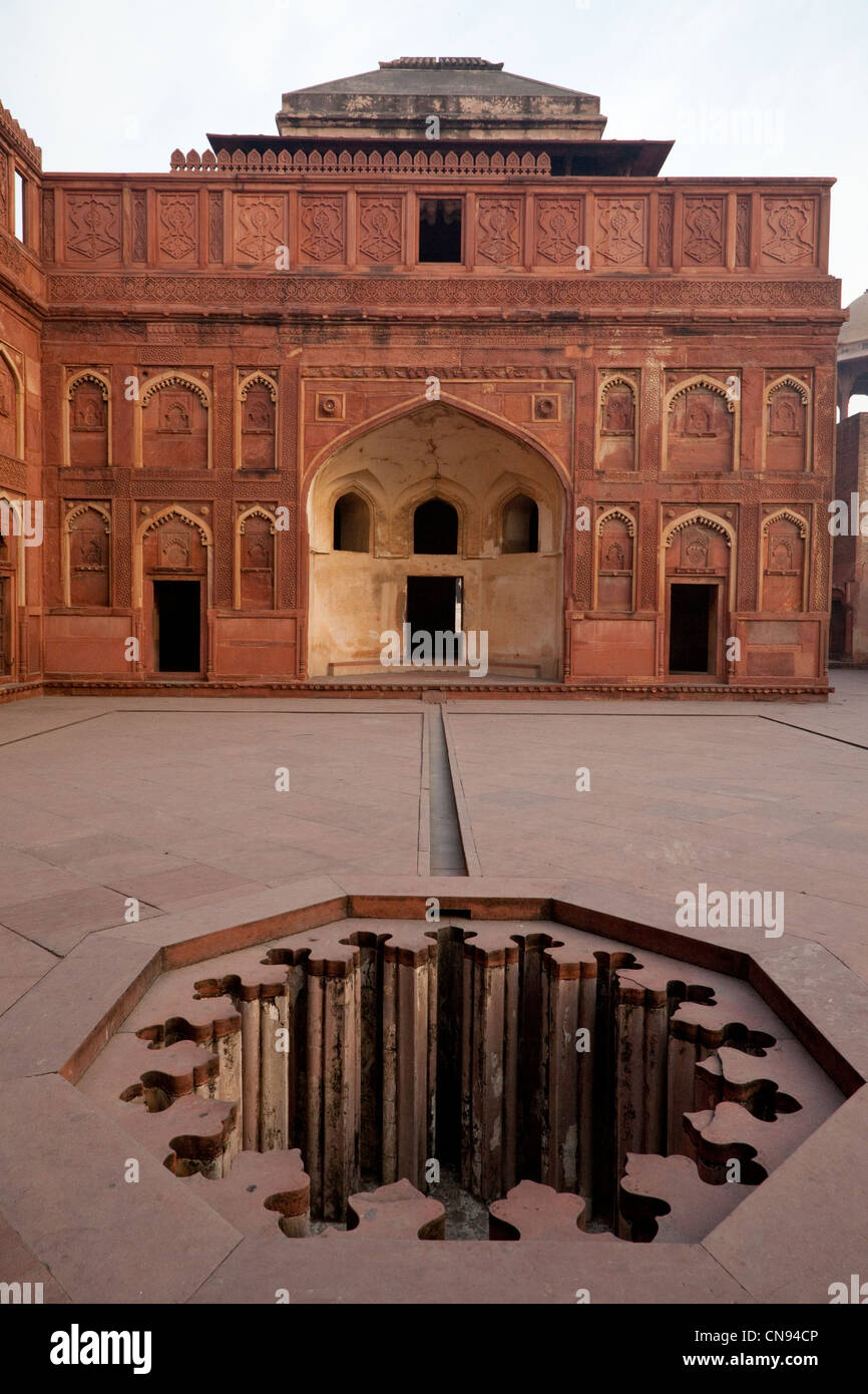 Architecture mughal fountain High Resolution Stock Photography and ...