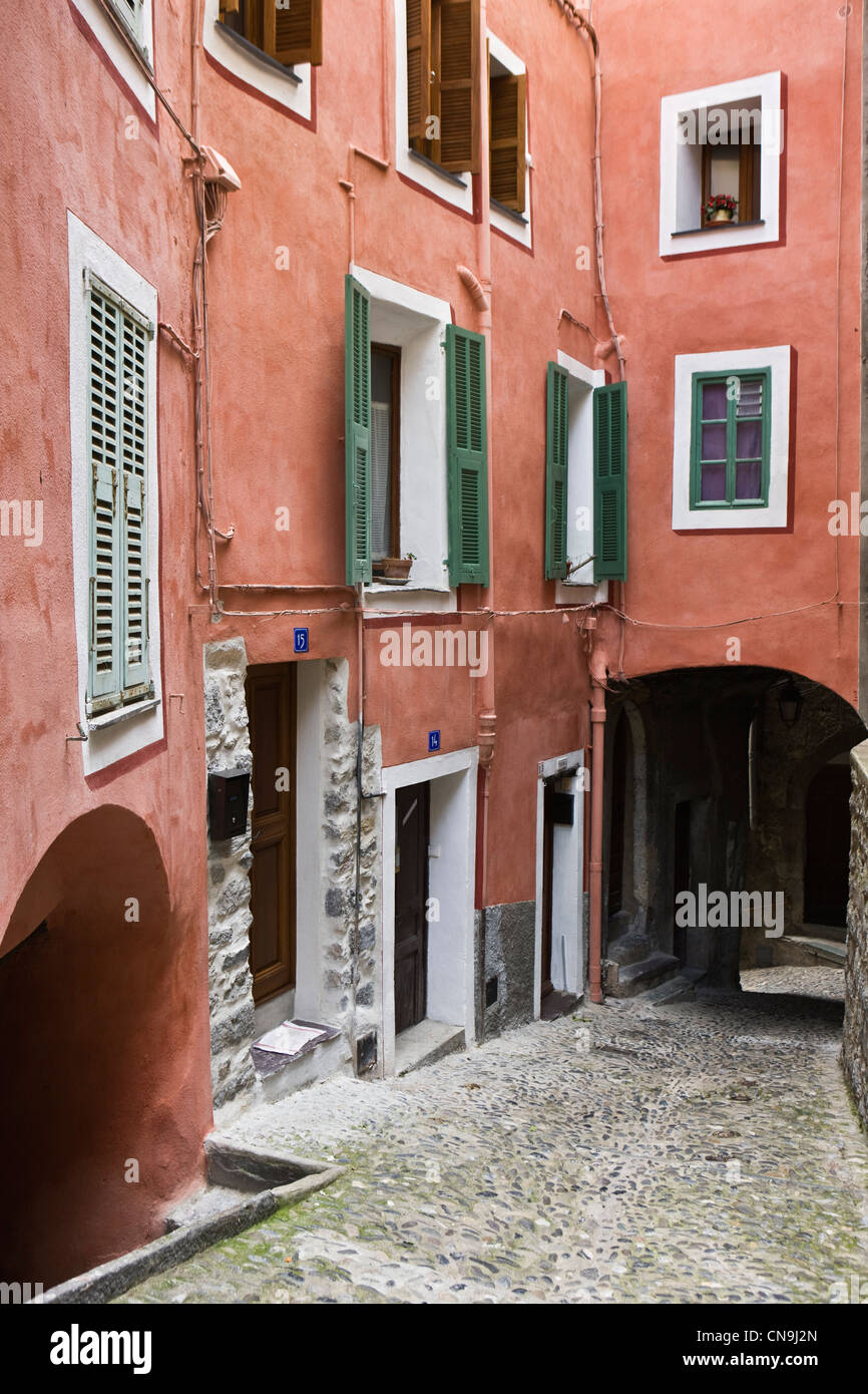 France, Alpes Maritimes, Saorge, Old house, arch and street Stock Photo