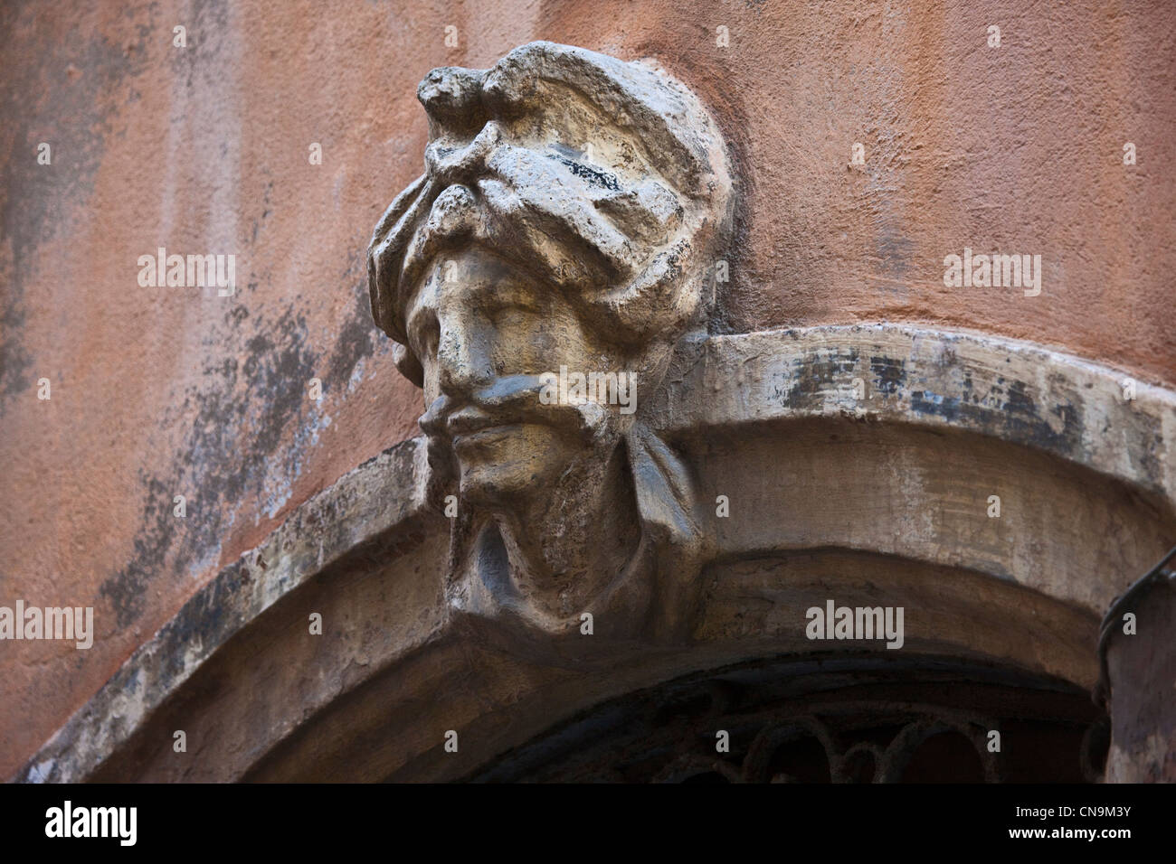 France, Bouches du Rhone, Marseilles, Panier district, door with keystone and Turk's Head Stock Photo