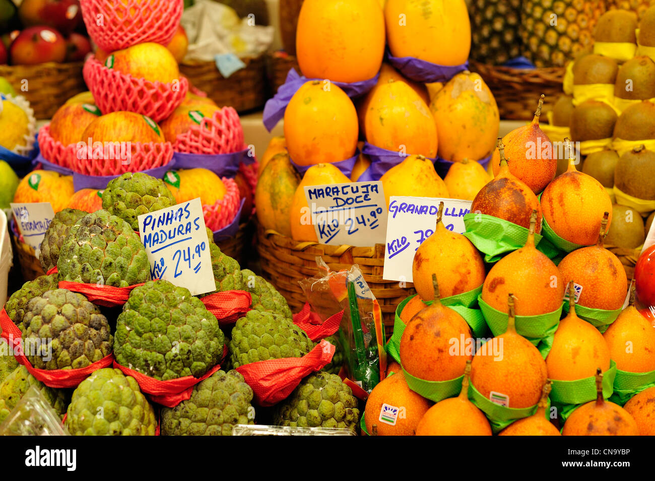 Brazil, Sao Paulo, Mercadao city market, fruit stalls Stock Photo