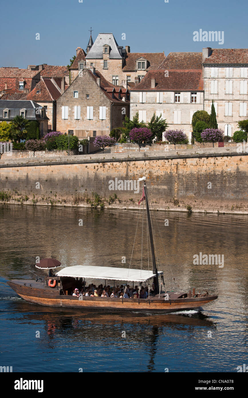 France, Dordogne, Bergerac, a barge trip on the Dordogne to the old town on the banks of the Dordogne Stock Photo