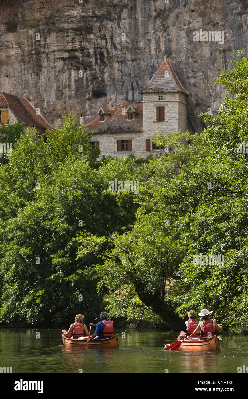 France, Lot, Cabrerets, canoeing Valley Cele, canoes and houses in the