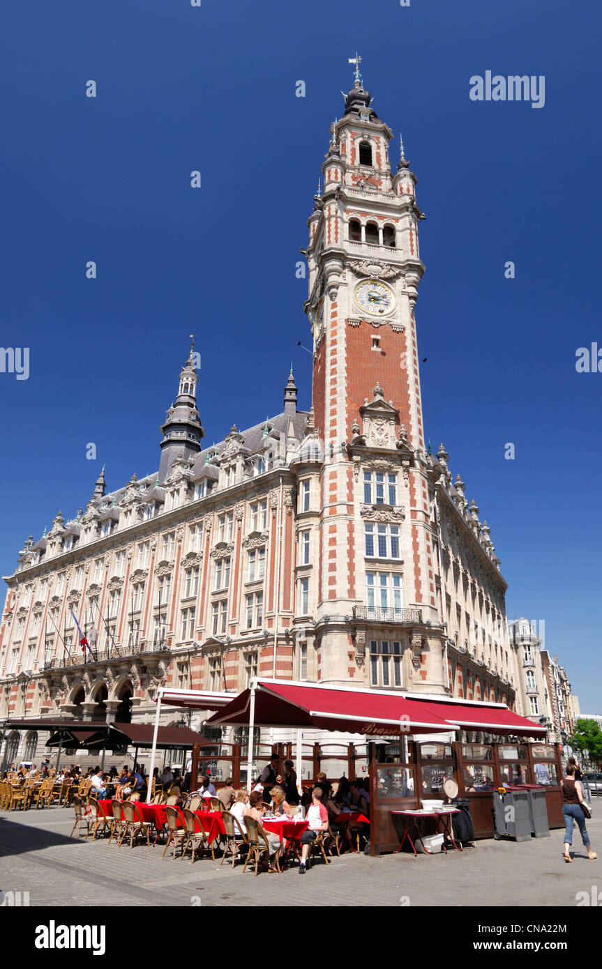 France, Nord, Lille, restaurant terrace with clients and server in front of  the belfry of the Chamber of Commerce and Industry Stock Photo - Alamy