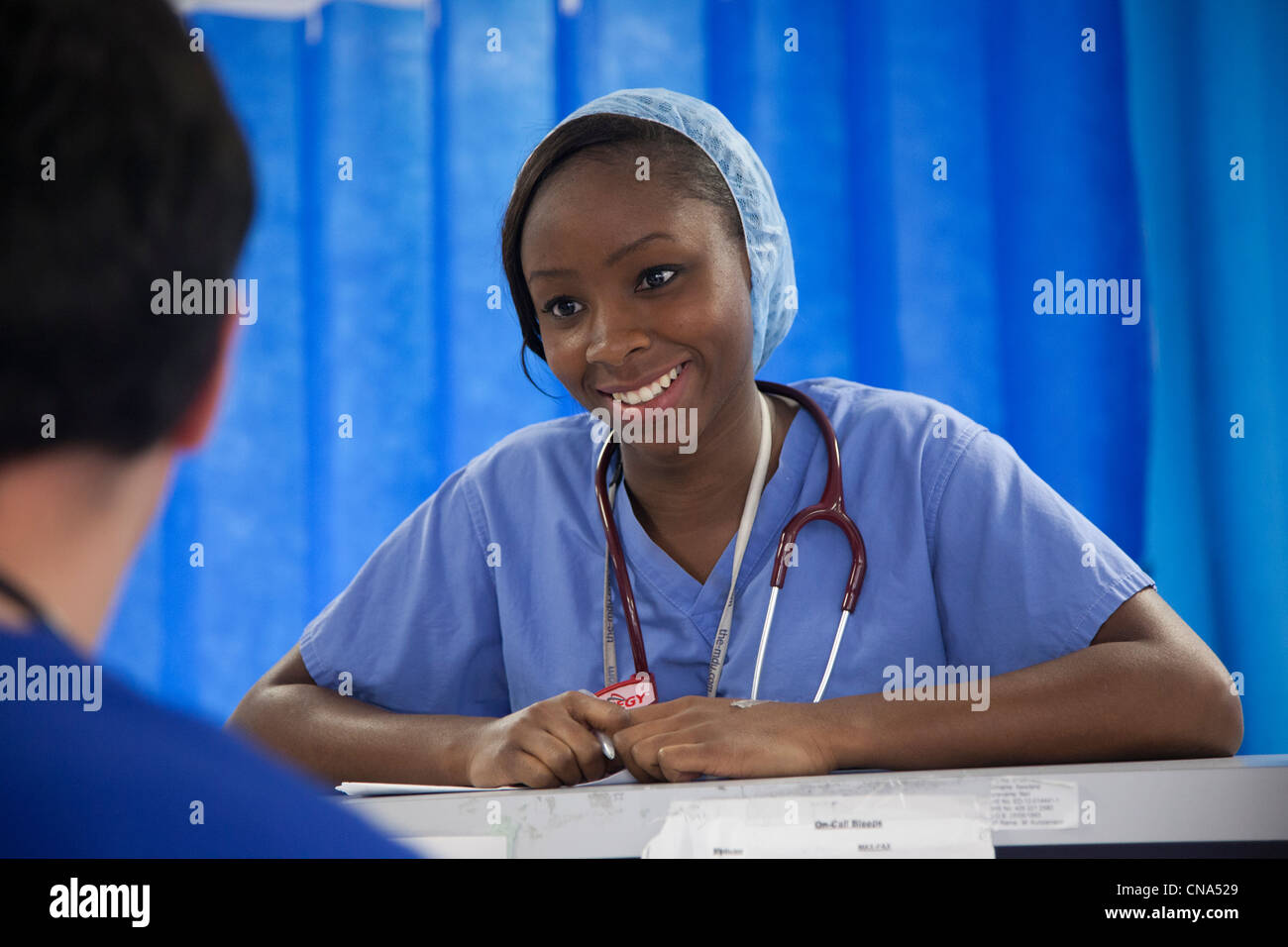 Black female doctor uk hi-res stock photography and images - Alamy