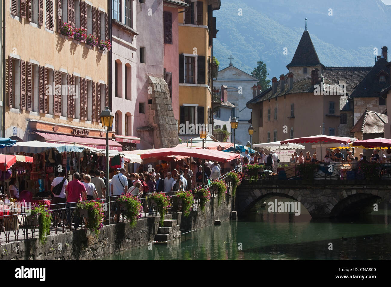 France, Haute Savoie, Annecy, the Quai de l'Eve che a market day and the Palais de l'Ile on Thiou Stock Photo