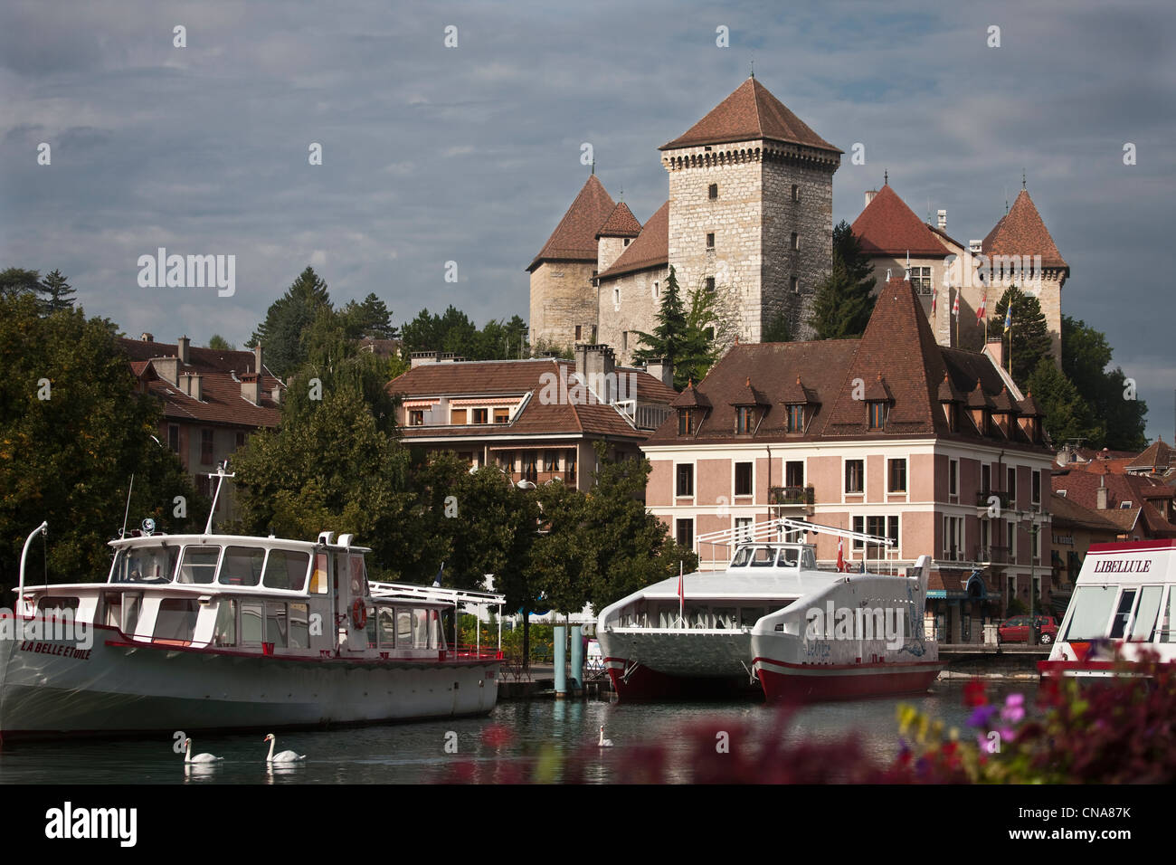 France, Haute Savoie, Annecy, edges Thiou, boats and walking the Castle Stock Photo
