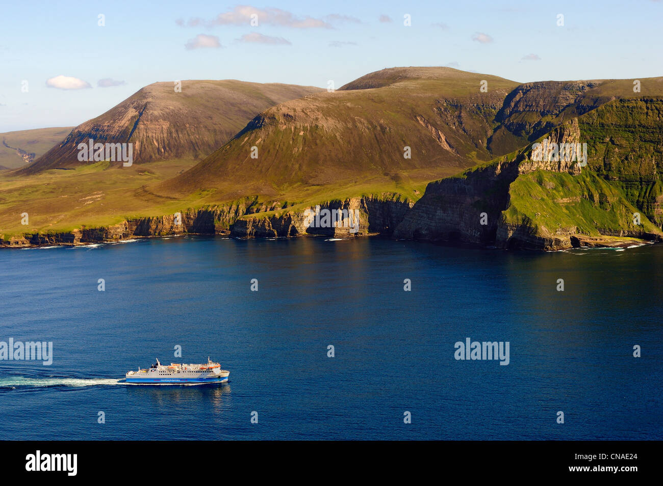 United Kingdom, Scotland, Orkney Islands, Island of Hoy, the ferry from Stromness in front of Ward Hill is the highest hill in Stock Photo