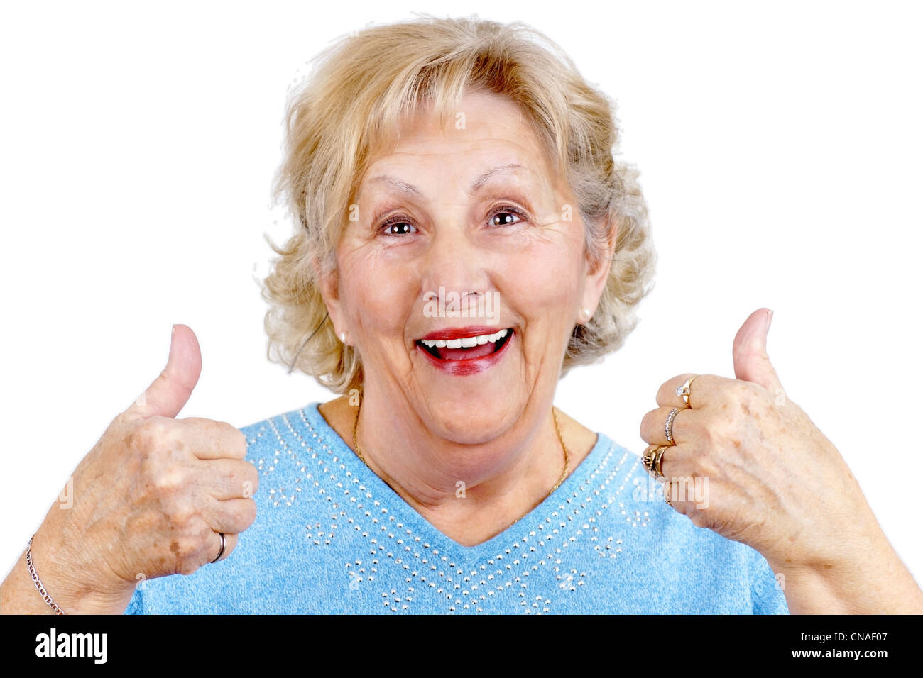 бабушка в восторге. удивленная пожилая женщина. крутая бабушка. айрис апфель обувь. бабушка удивление.