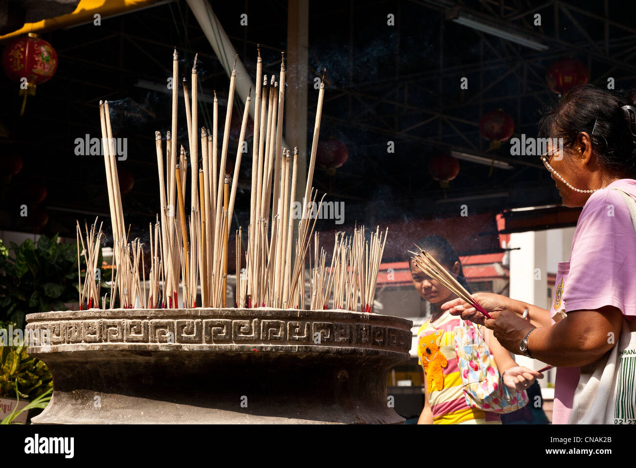 Thailand, Bangkok, Wat Kalyanam, rites inside a temple Stock Photo