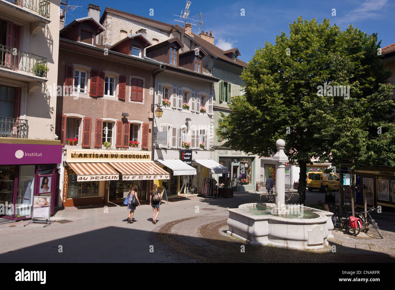 Shop france teenager hi-res stock photography and images - Alamy