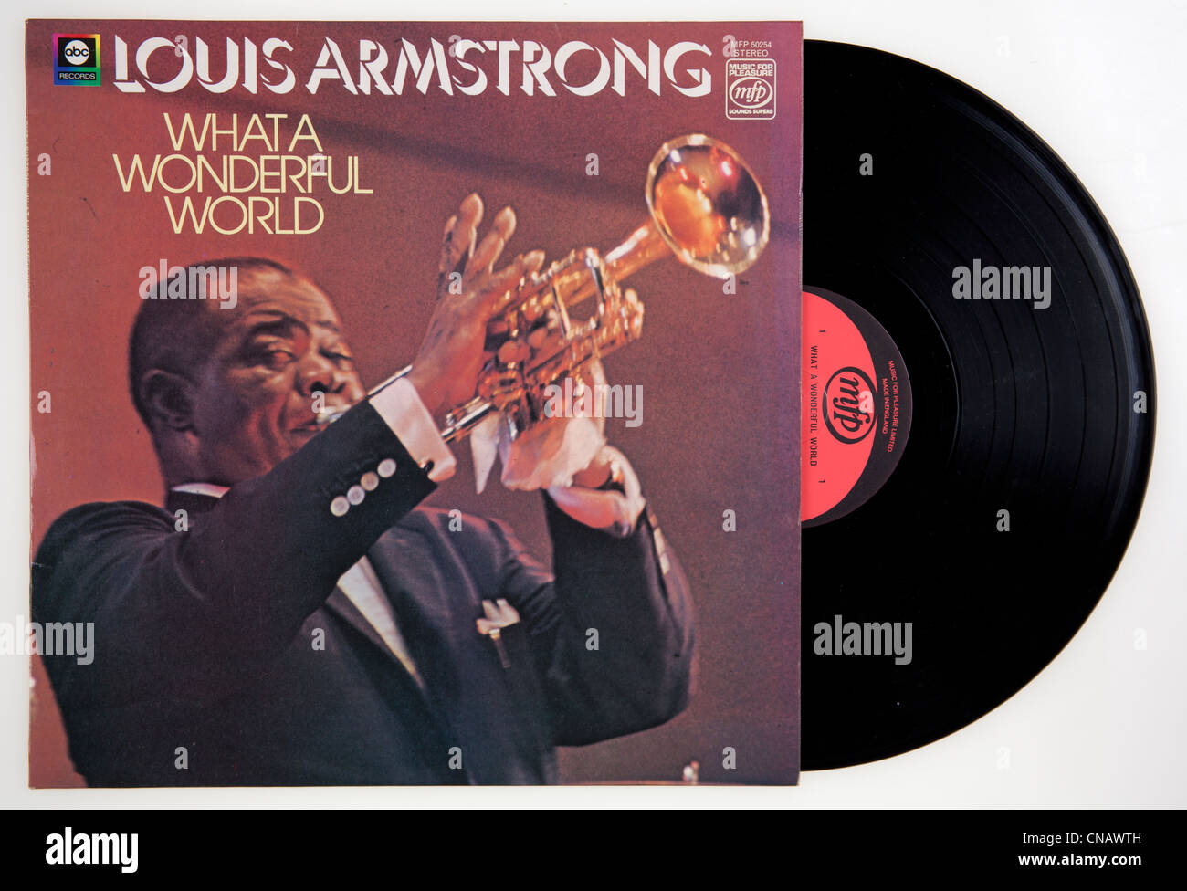 Cover of vinyl album What A Wonderful World by Louis Armstrong Stock Photo: 47568321 - Alamy