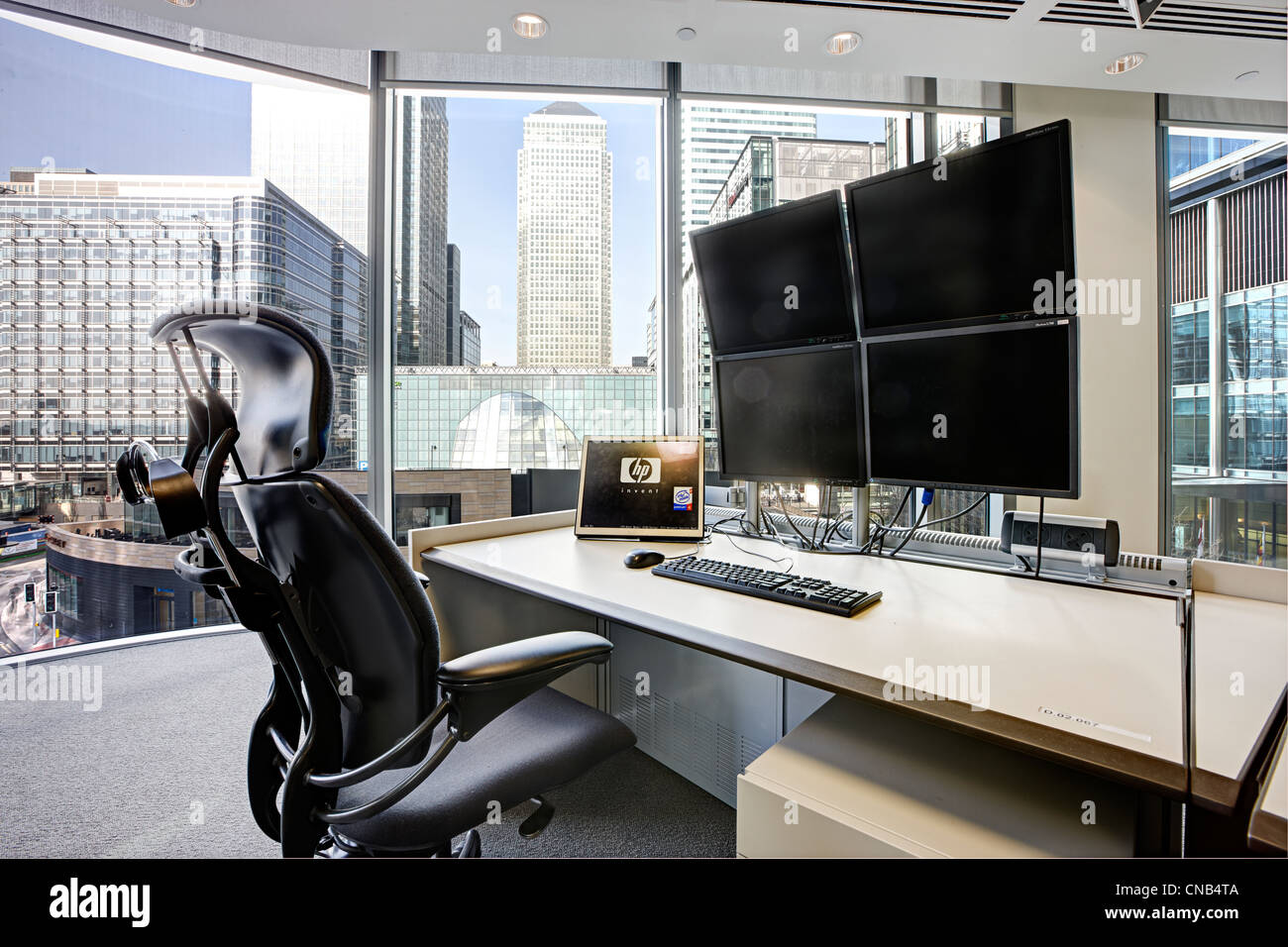 London stock exchange floor hi-res stock photography and images - Alamy