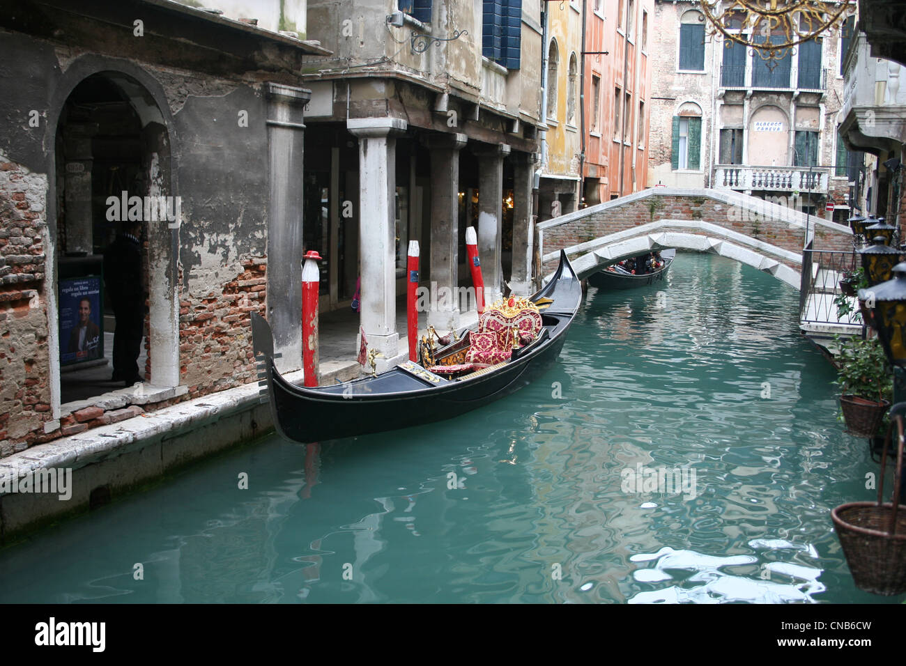 Gondola on canal hi-res stock photography and images - Alamy