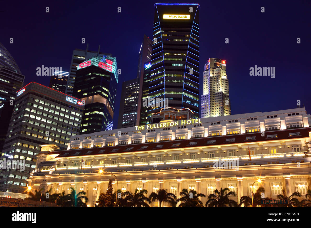 The Fullerton Hotel and Singapore financial district high rise ...