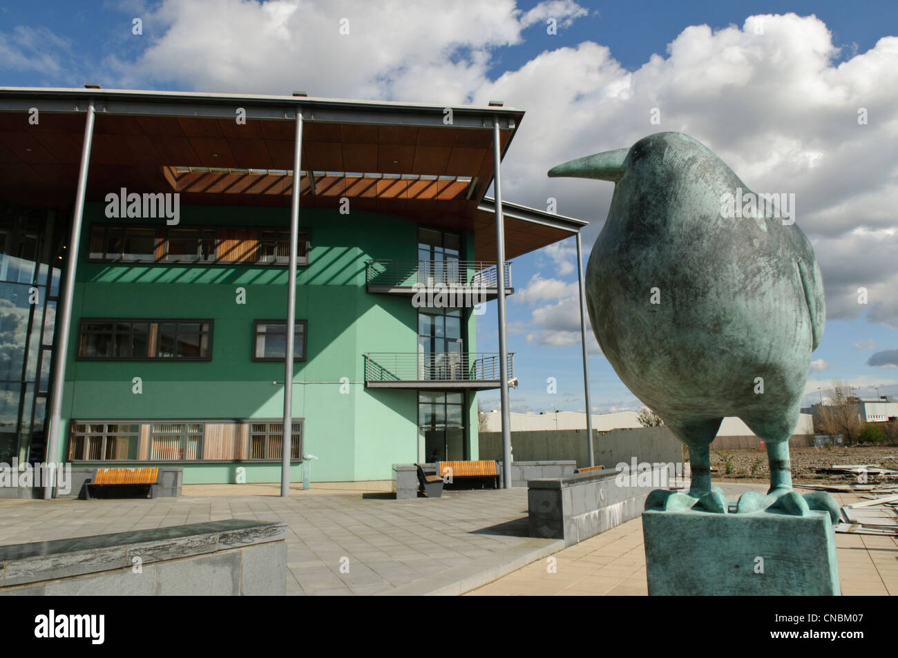 Bronze bird hires stock photography and images Alamy