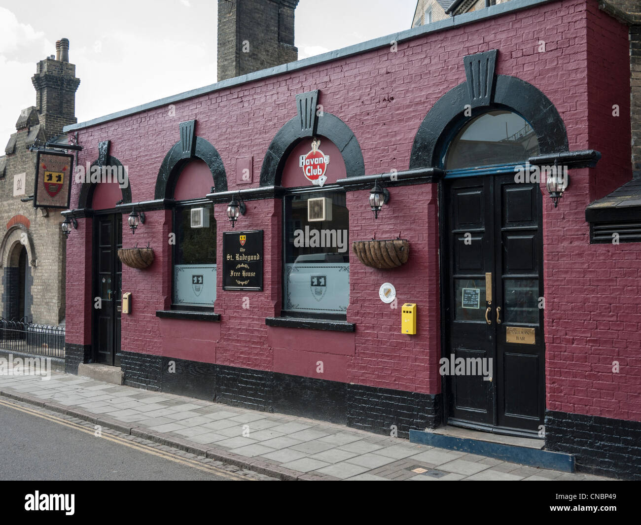 The St Radegund Pub King Street Cambridge UK The Smallest Pub In The the-st-radegund-pub-king-street-cambridge-uk-the-smallest-pub-in-the