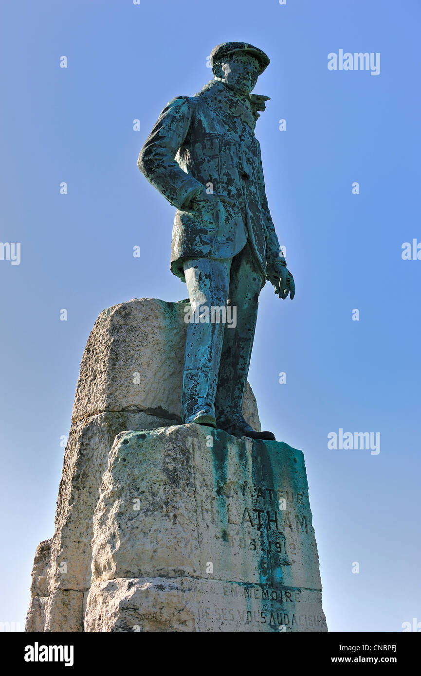Statue of Hubert Latham, French aviation pioneer at Cap Blanc Nez, Côte d'Opale / Opal Coast, France Stock Photo