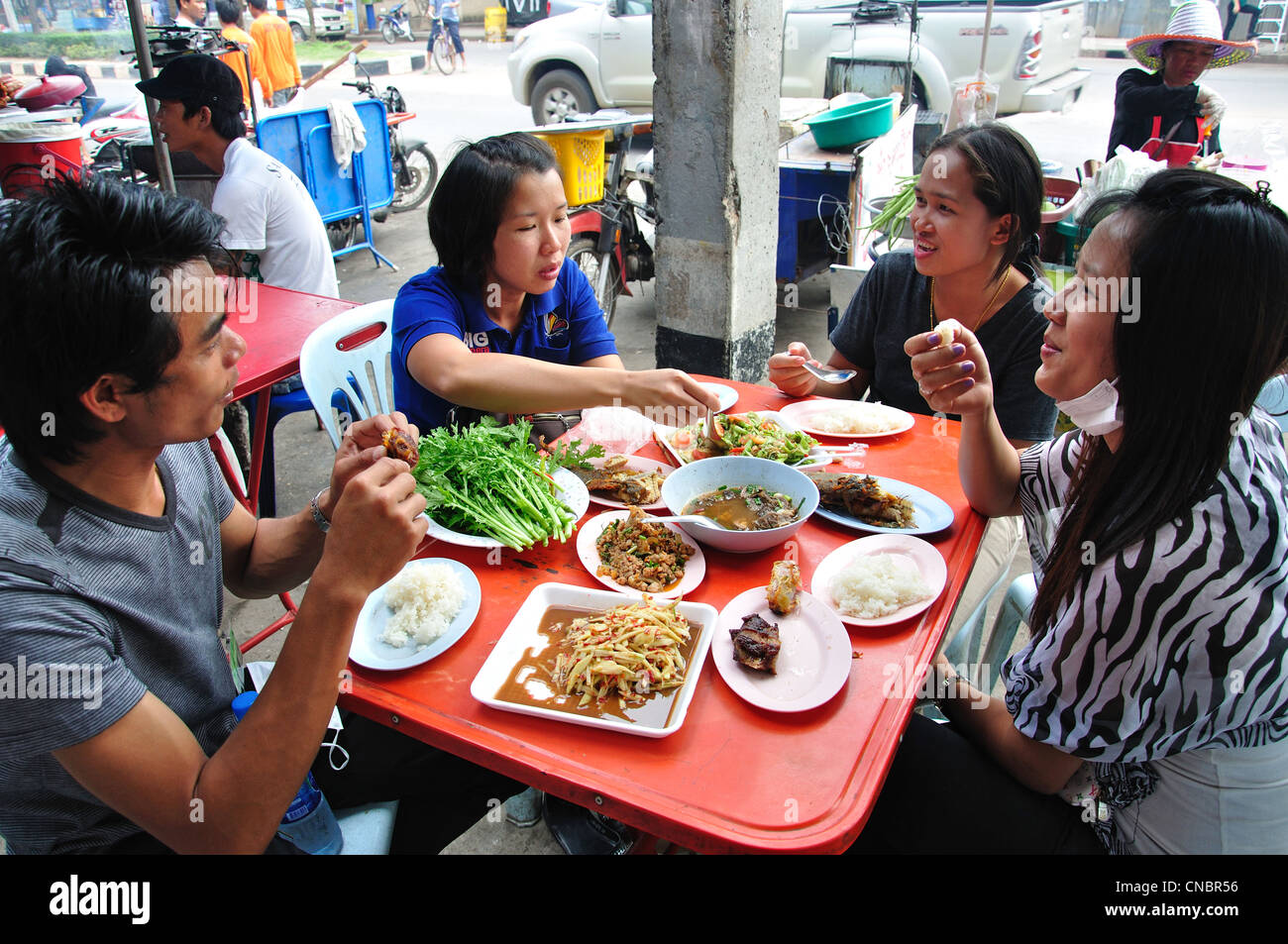Family Eating On Street Stall Tikathananon Road Udon Thani Udon