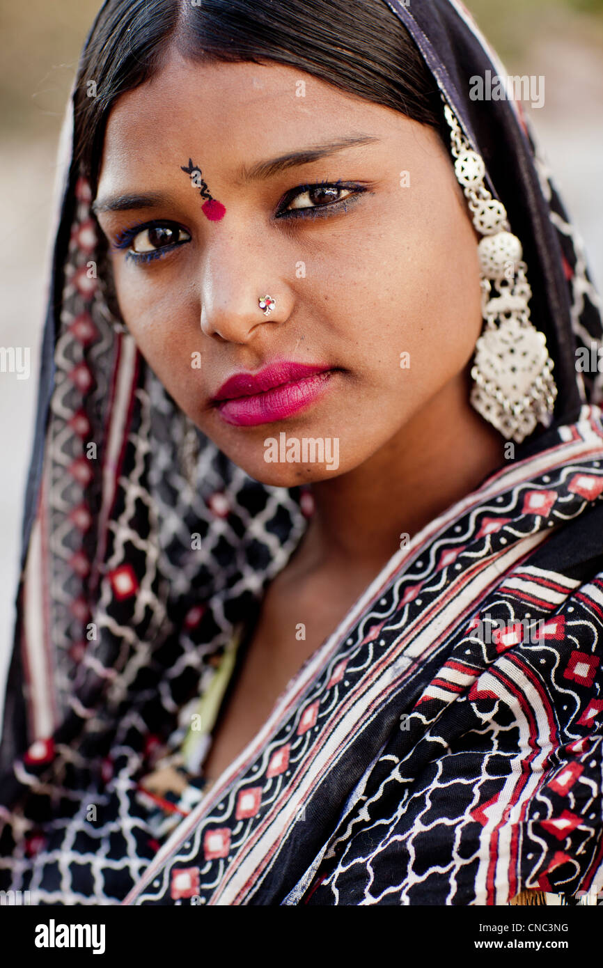 India, Rajasthan state, Pushkar, portrait of a young woman from a gypsy  family Stock Photo - Alamy