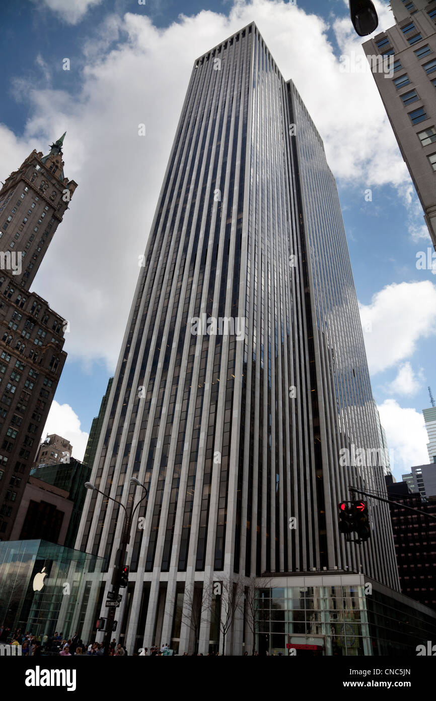 General Motors Building on Fifth Avenue in Manhattan, New York City Stock Photo