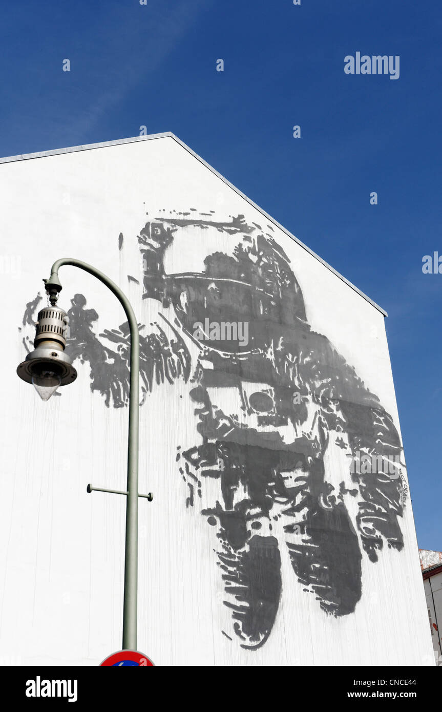 An astronaut painted on the side of a building in Berlin Stock Photo
