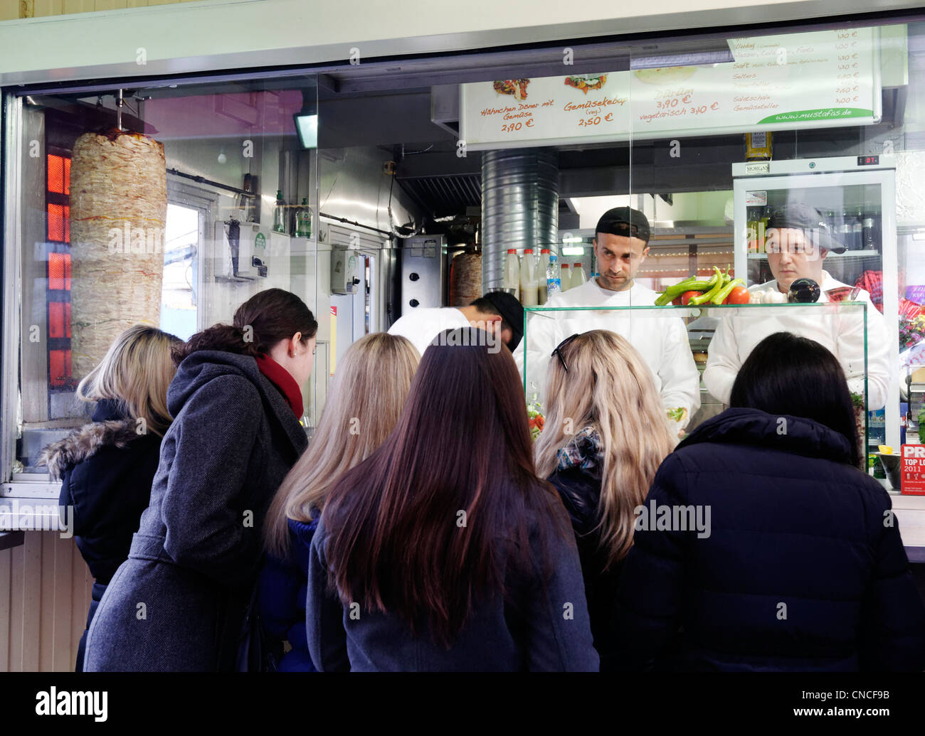 People queueing at Mustafa's kebab kiosk in Berlin Stock Photo