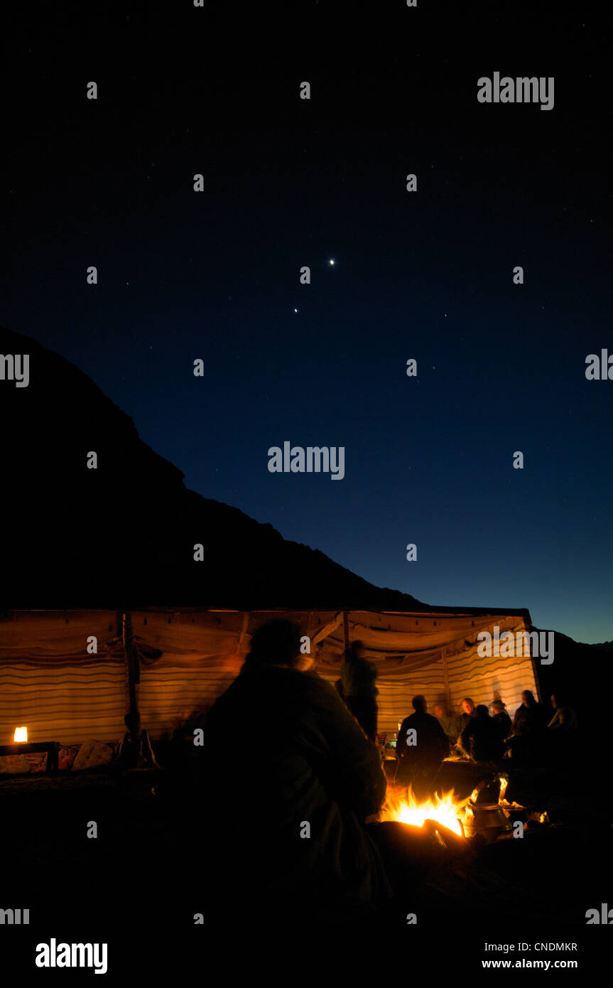 Bedouin camp fire under the stars Stock Photo - Alamy