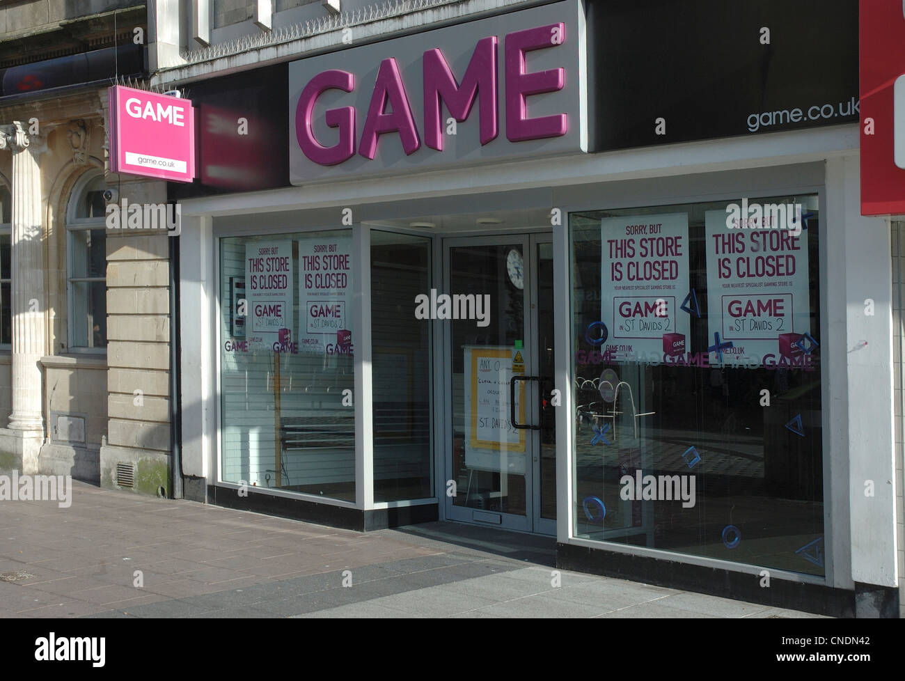 Game store front hi-res stock photography and images - Alamy