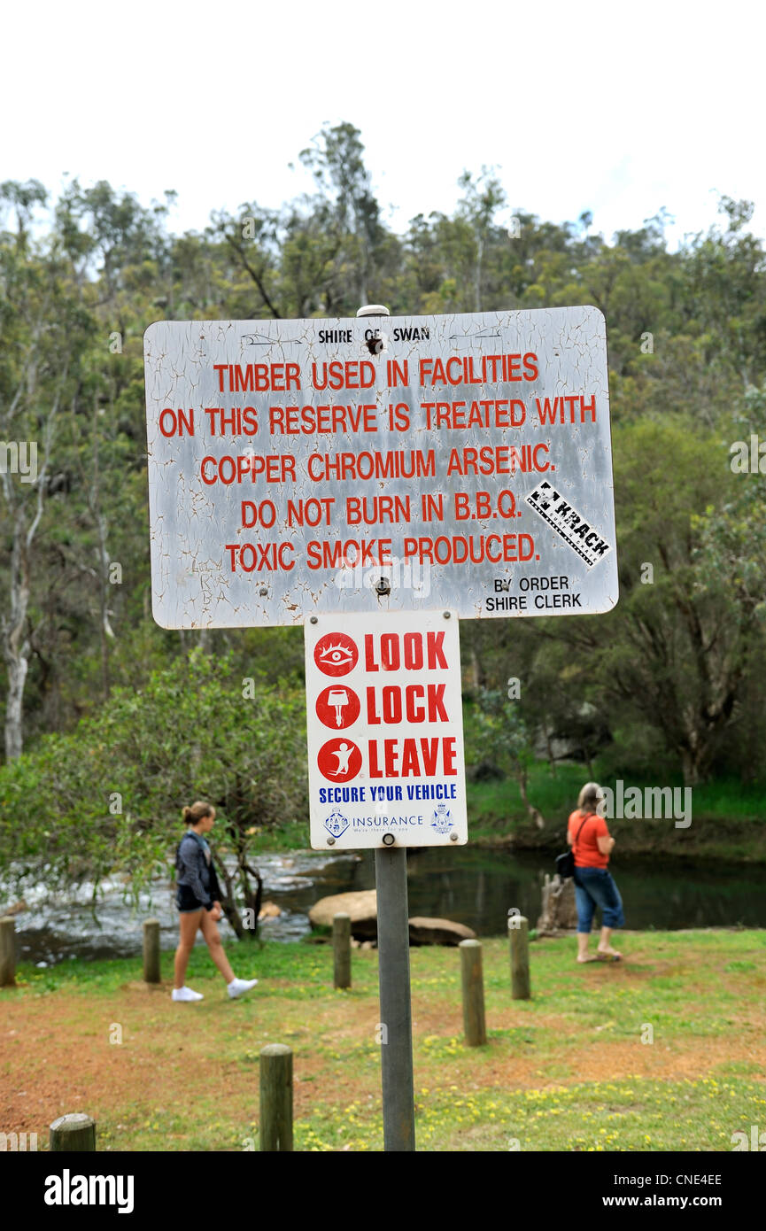 Timber warning sign hires stock photography and images Alamy