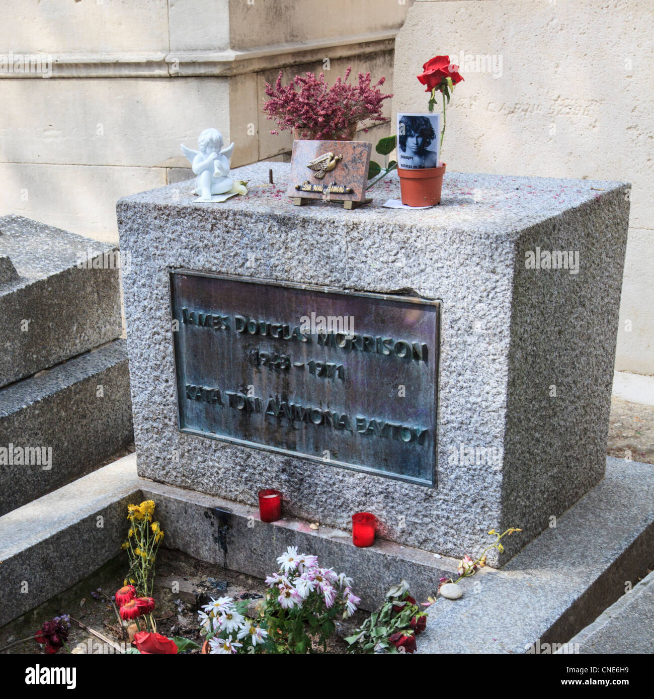 The headstone of the grave of Jim Morrison of 'The Doors' in Père Lachaise Cemetery, Paris Stock Photo