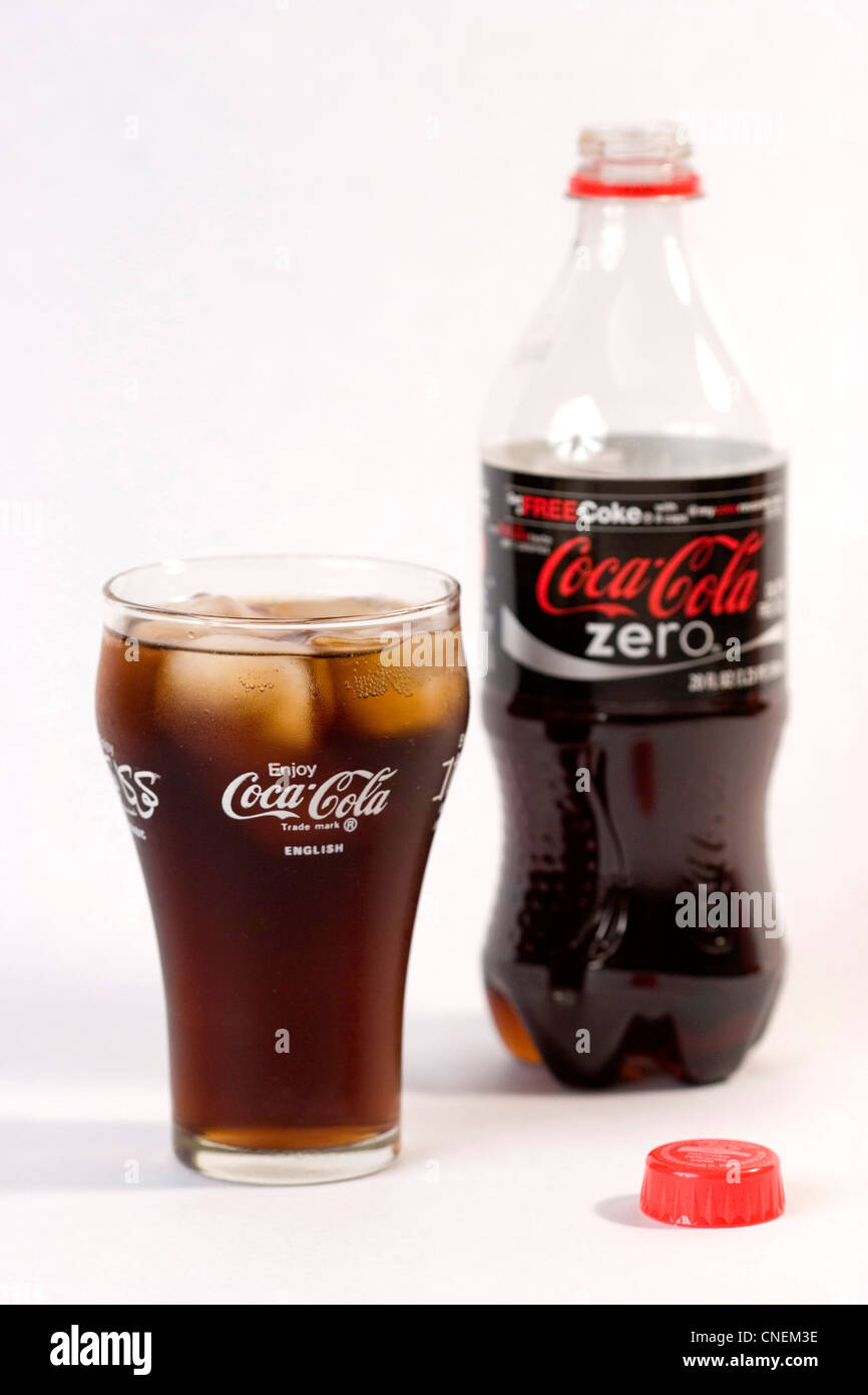 https://c8.alamy.com/comp/CNEM3E/coke-cut-out-coca-cola-product-in-bottle-and-glass-glass-of-coke-bottle-CNEM3E.jpg