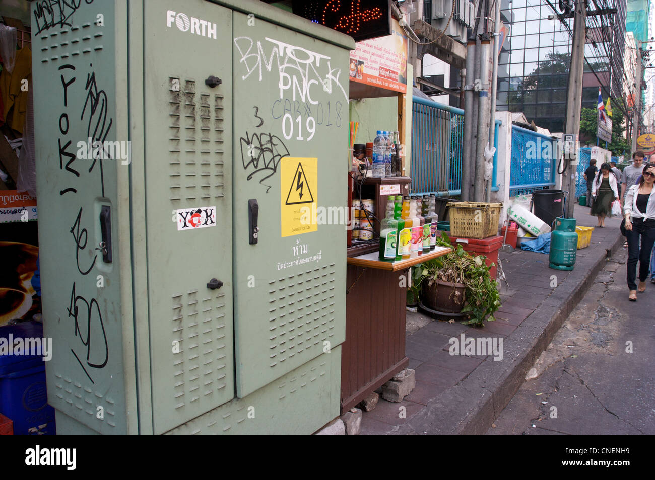 food and drink stalls set next to electric junction on sukhumwit soi 11, health and safety,Bangkok,Thailand Stock Photo