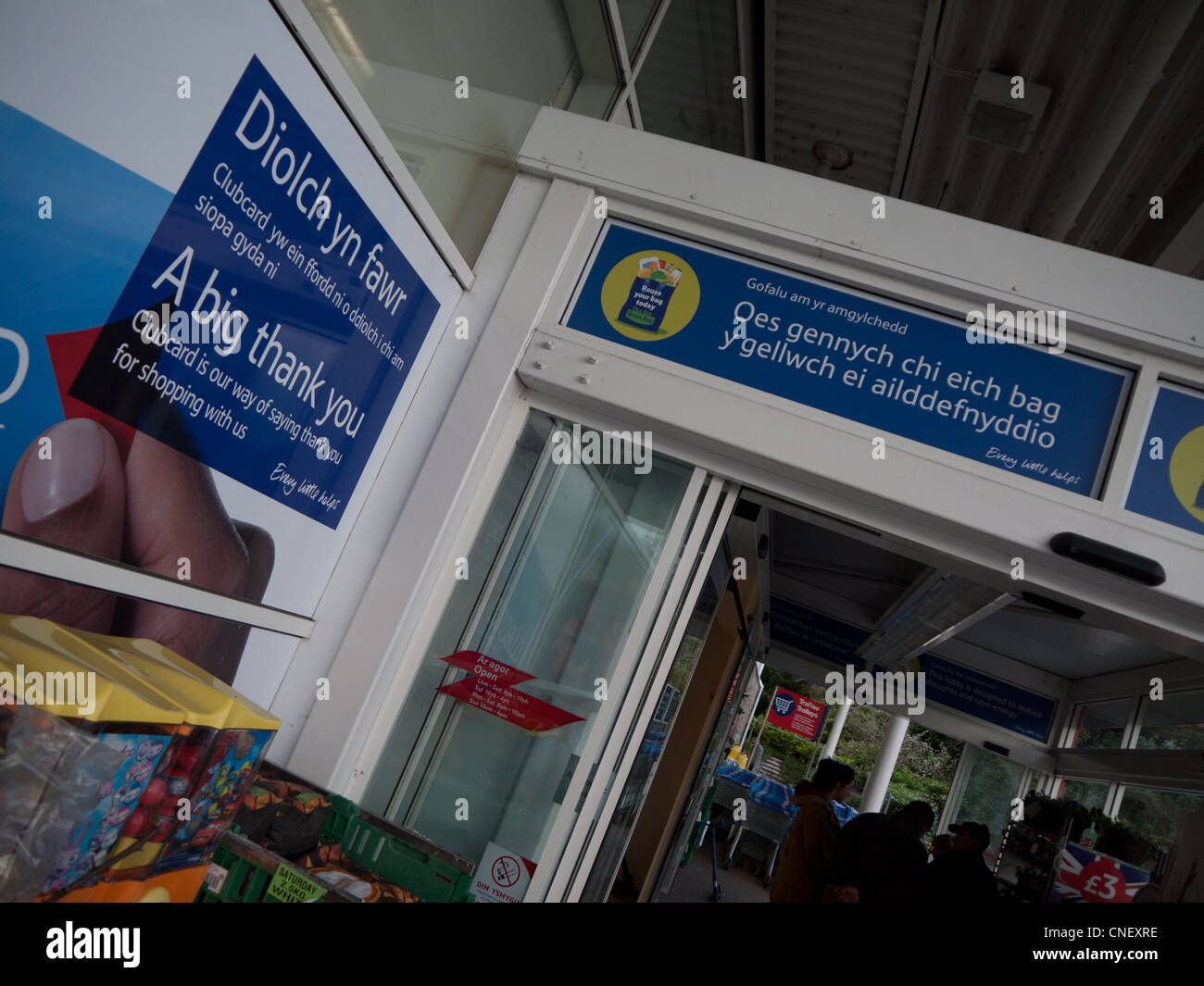 Welsh Tesco store bilingual signs Stock Photo