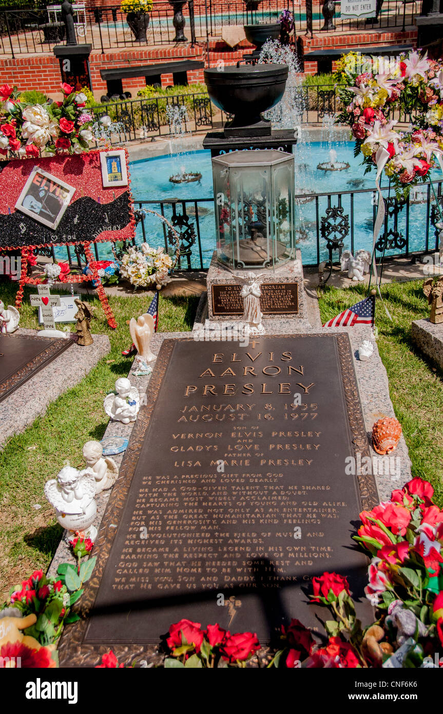 Elvis Presley's home and museum Graceland, Elvis Presleys grave Stock Photo