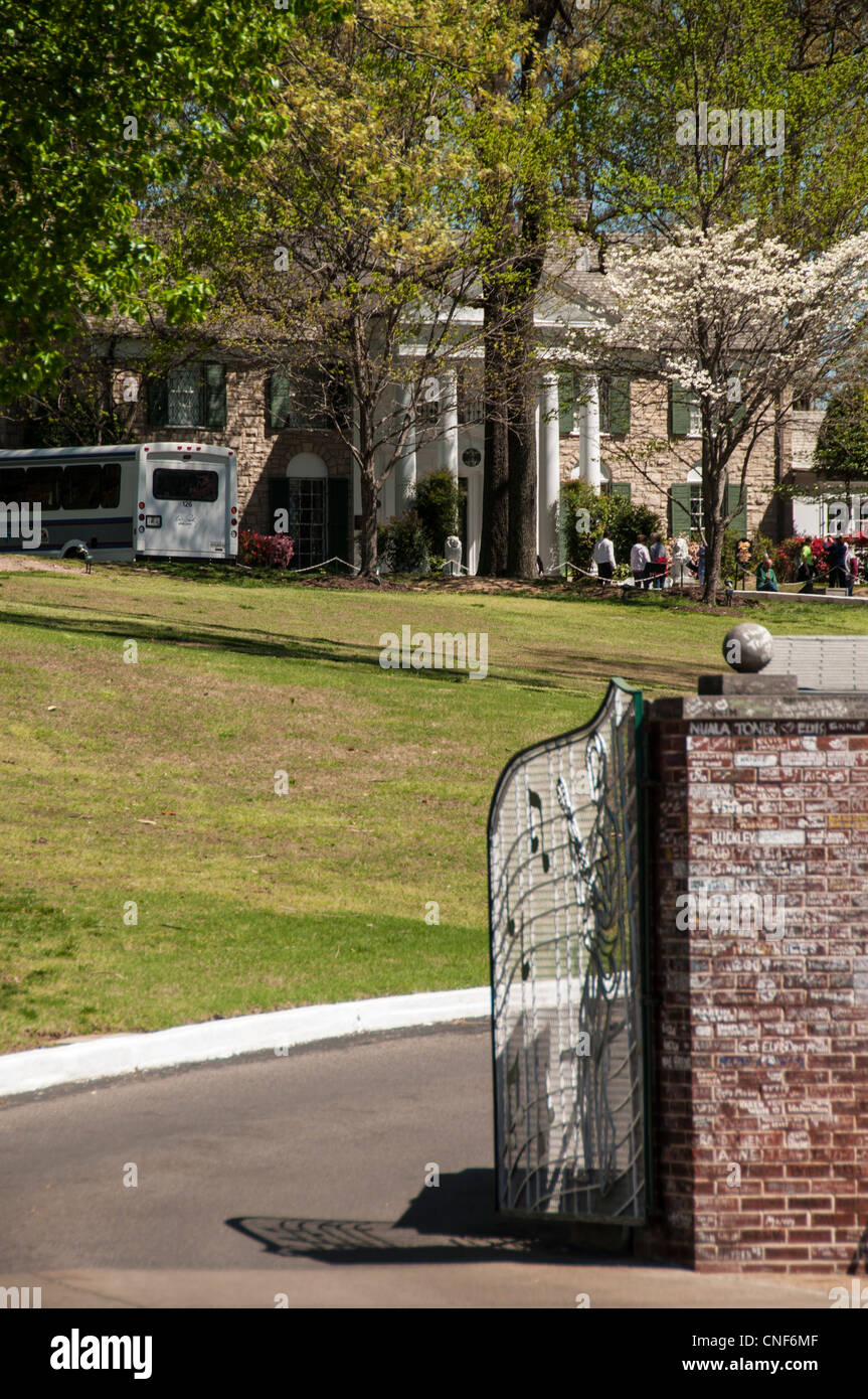 Elvis Presley's home and museum Graceland, entrance to the estate Stock Photo