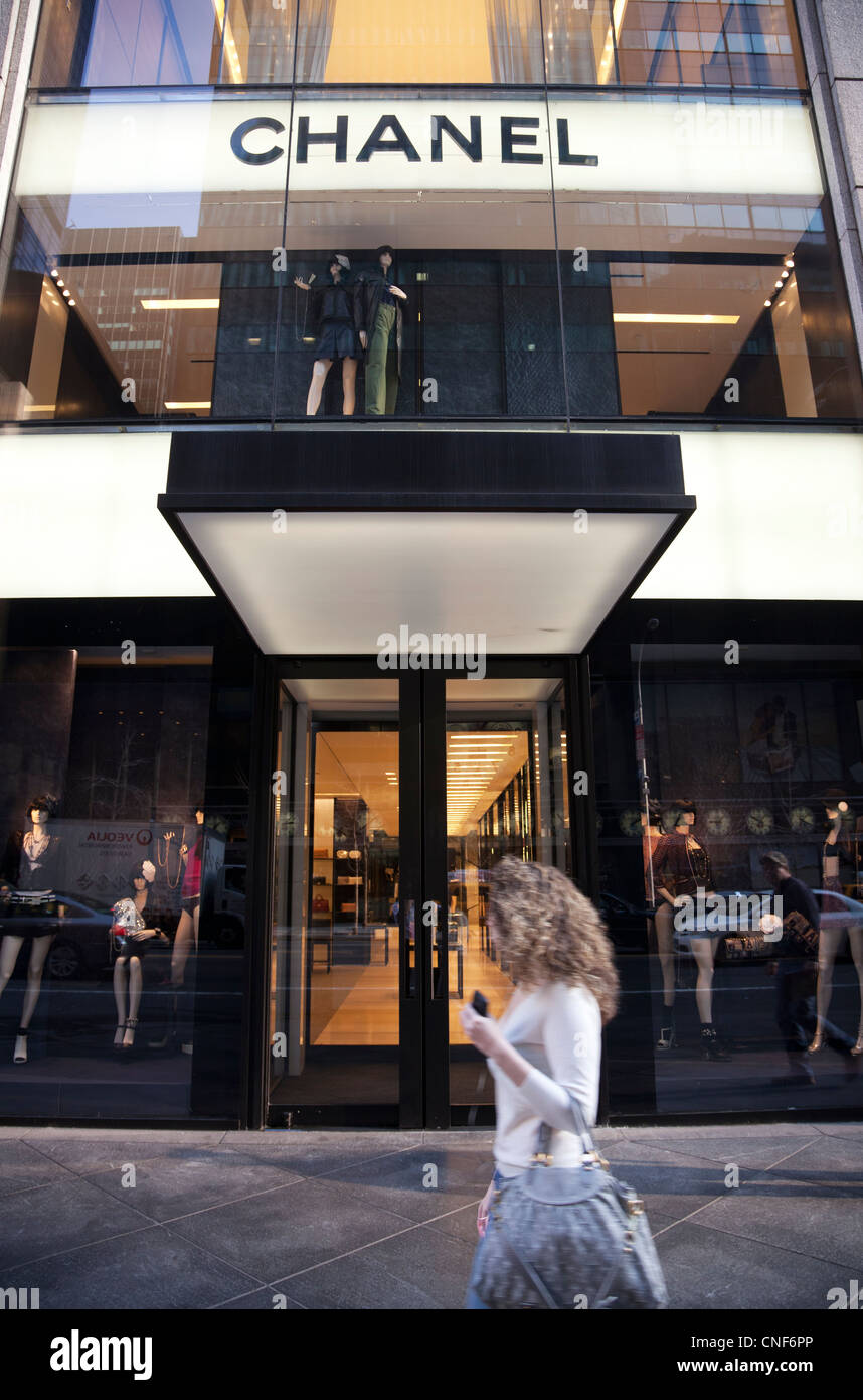 Chanel store on Fifth Avenue in Manhattan, New York City Stock Photo - Alamy