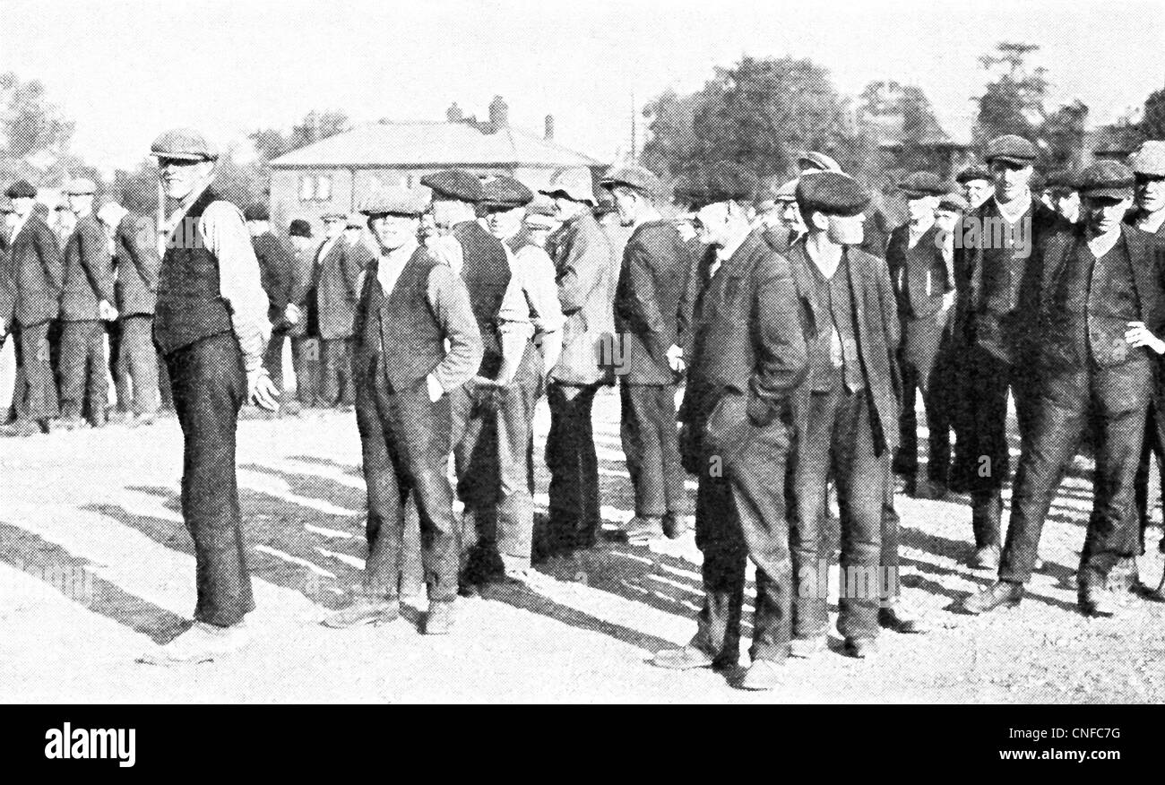 Volunteers arriving at Aldershot training camp in Hampshire, England, (pictured here) are first taught to form in line . Stock Photo