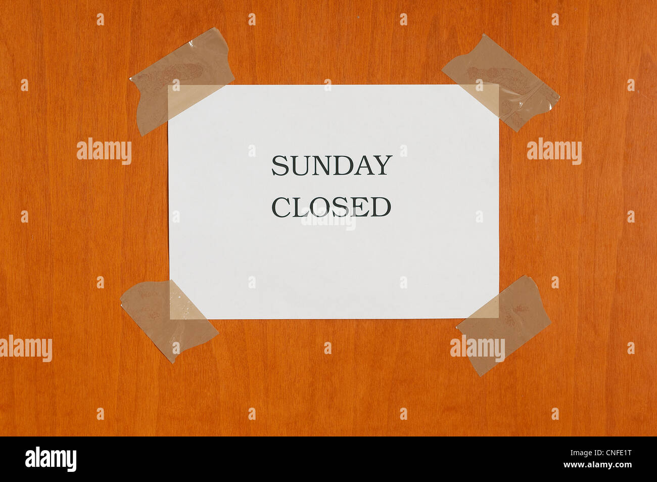 Sunday Closed Sign High Resolution Stock Photography and Images Alamy