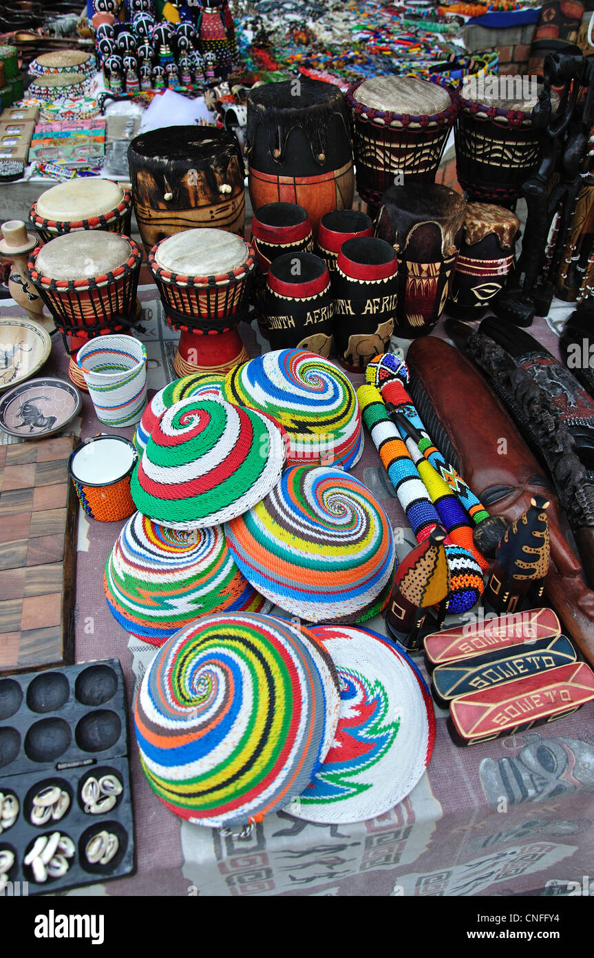 Abalorios pulseras de calado de souvenirs, Orlando West, Soweto,  Johannesburgo, en la provincia de Gauteng, República de Sudáfrica  Fotografía de stock - Alamy