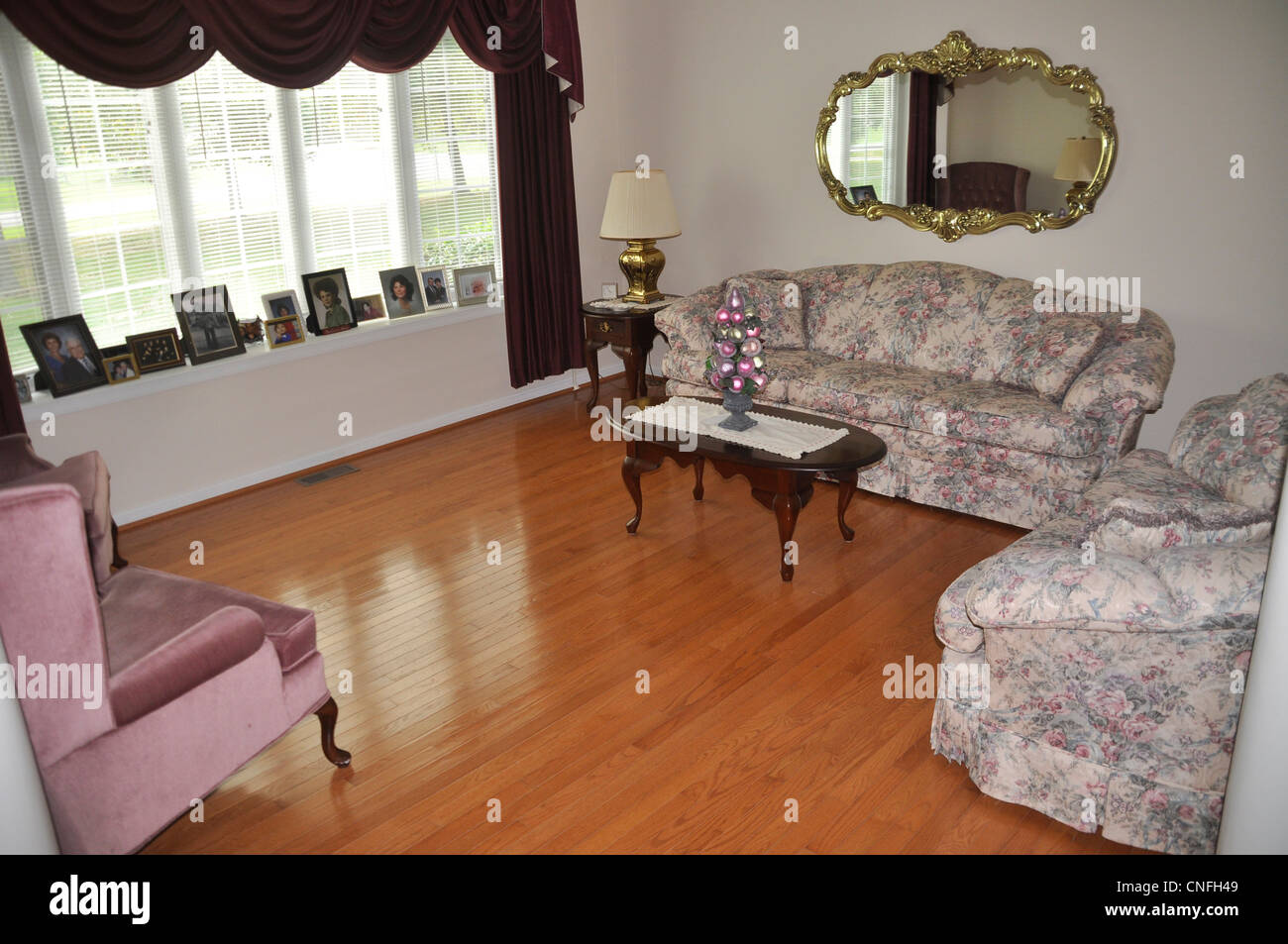 Furnished room hi-res stock photography and images - Alamy