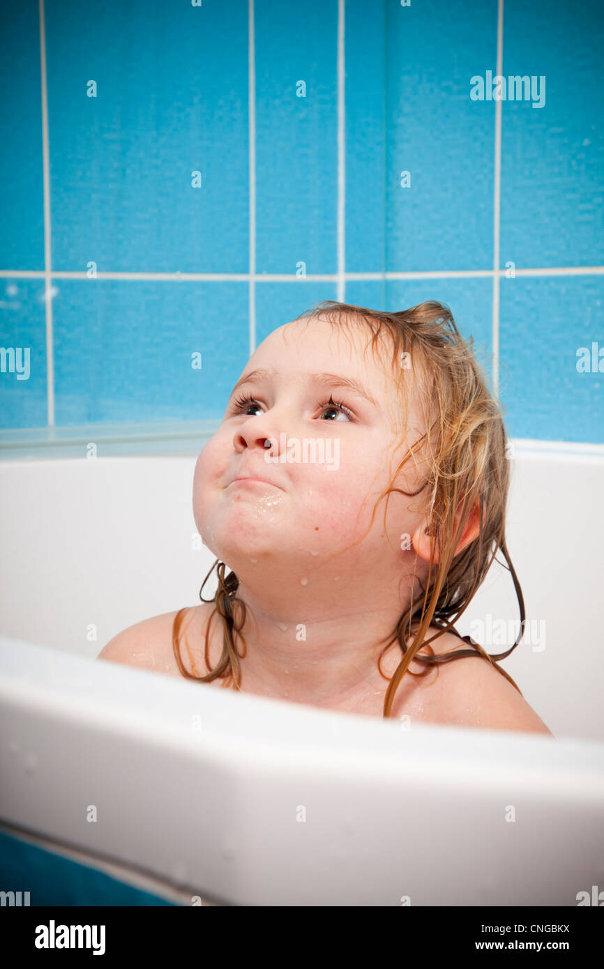 child in bath Stock Photo - Alamy