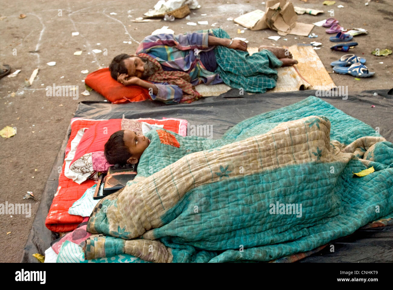 People sleeping on the street in Kolkata Stock Photo: 47717273 - Alamy