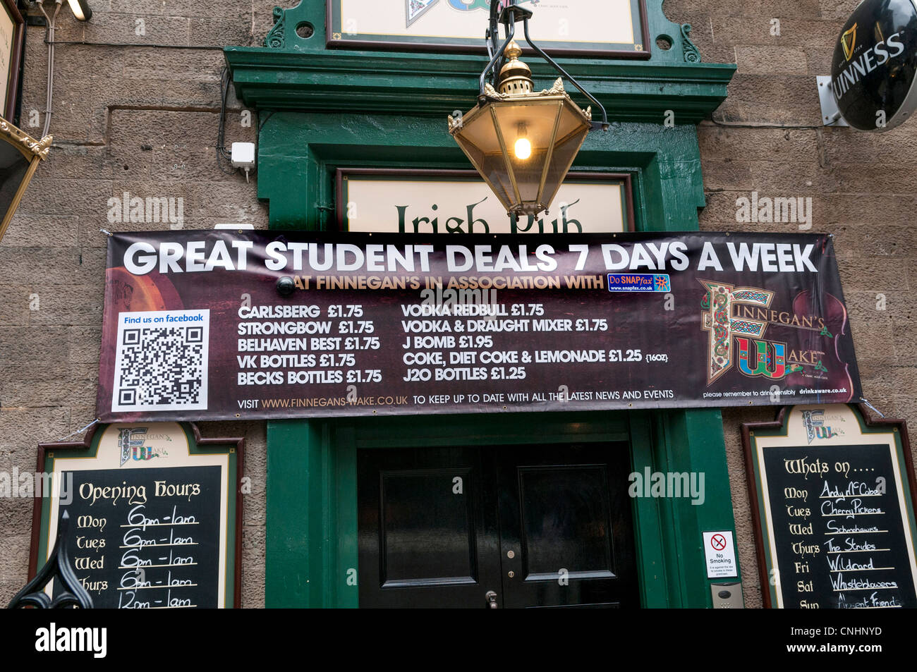 Banner showing cut price drinks / cheap discount prices for students outside a pub in Edinburgh, Scotland Stock Photo
