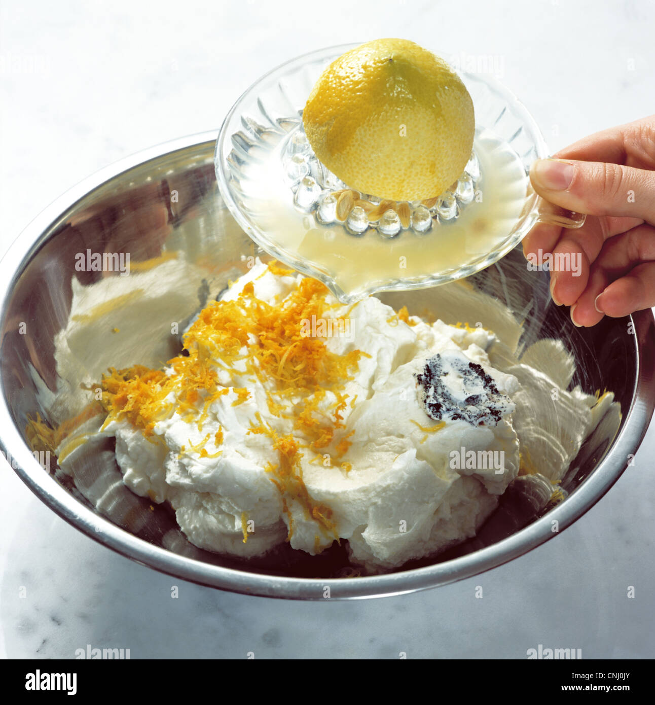 Adding lemon juice hi-res stock photography and images - Alamy