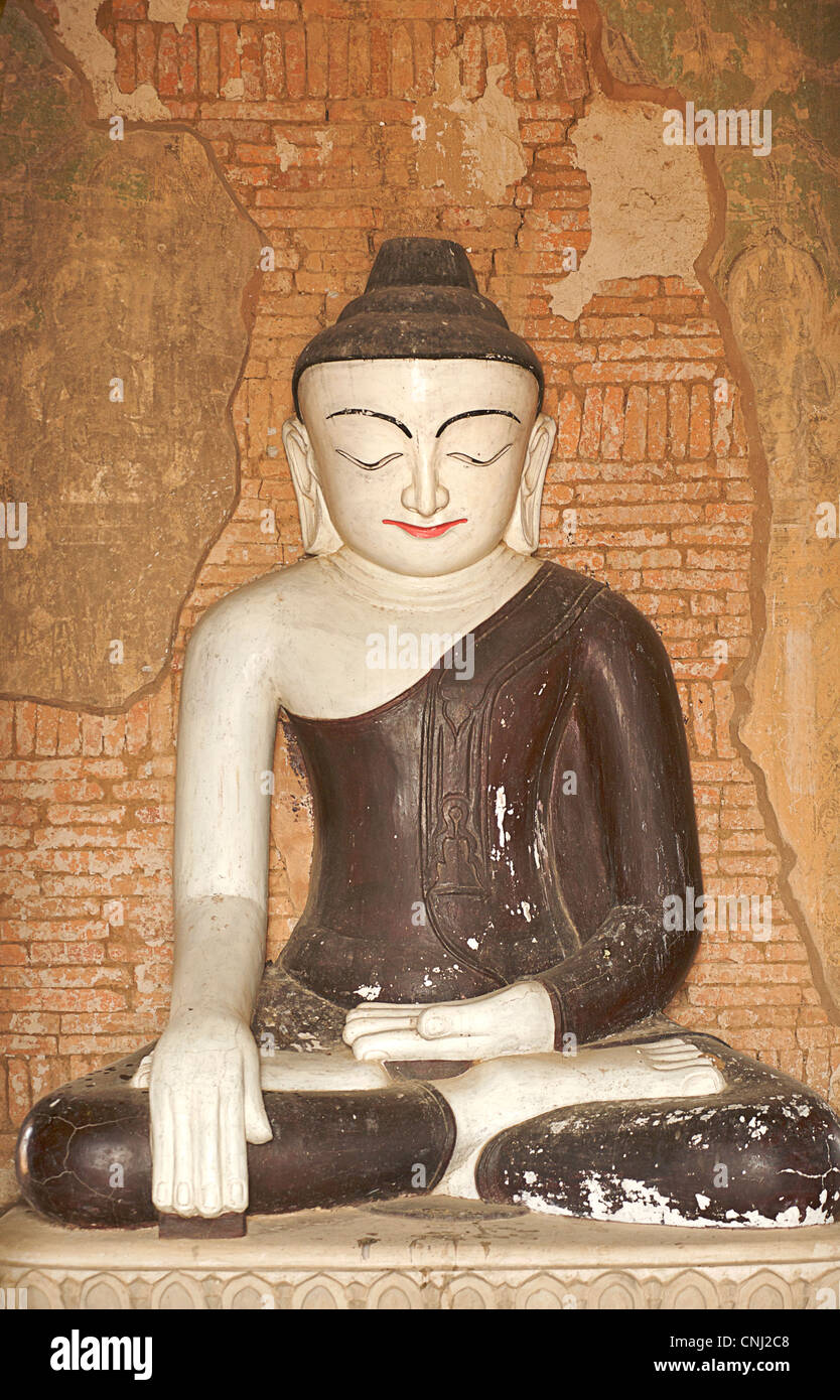 Painted buddha Htilominlo stupa, Bagan, Burma Stock Photo